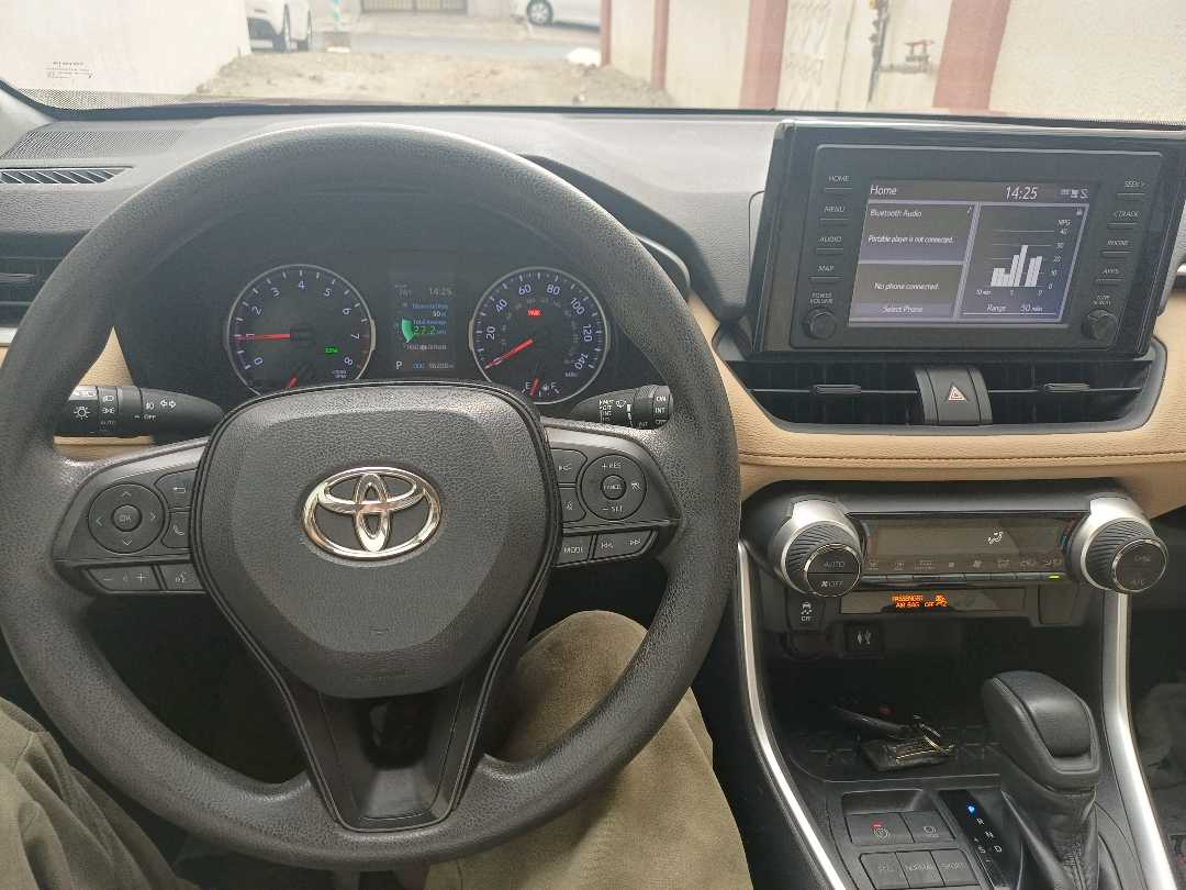 Car Image 2019 TOYOTA RAV4 XLE
