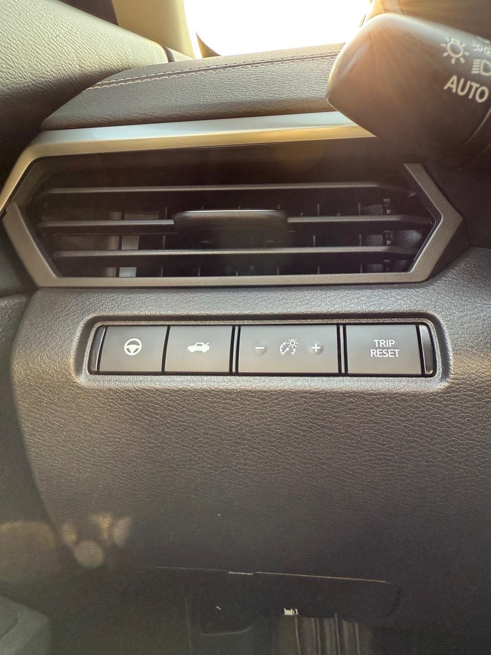 Car Image 2019 NISSAN ALTIMA SV
