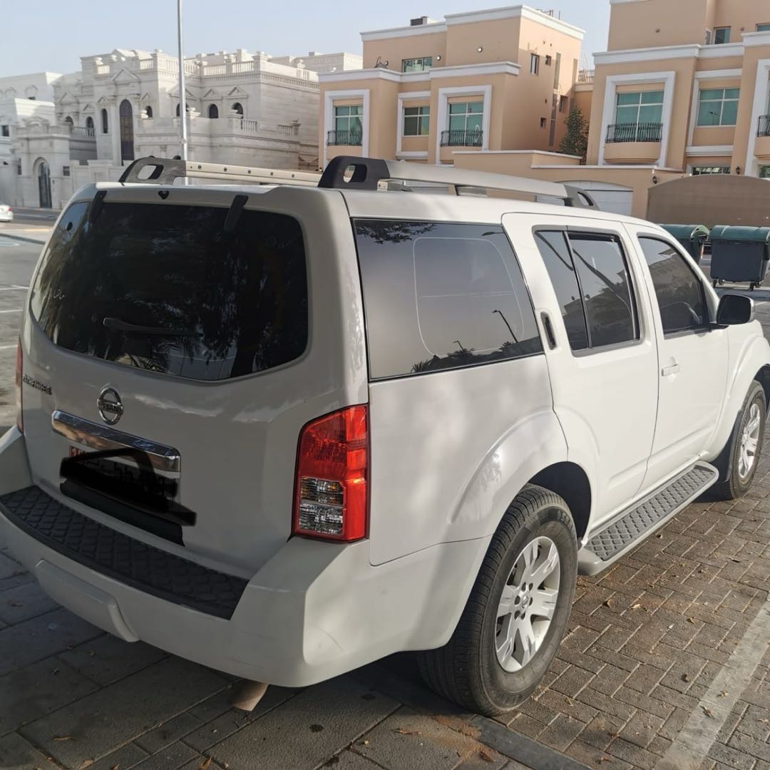 Car Image 2011 NISSAN PATHFINDER SL