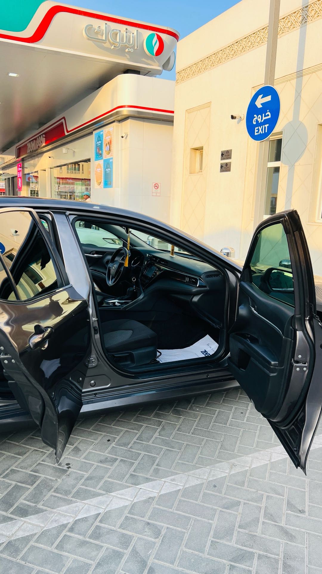 Car Image 2019 TOYOTA CAMRY LE