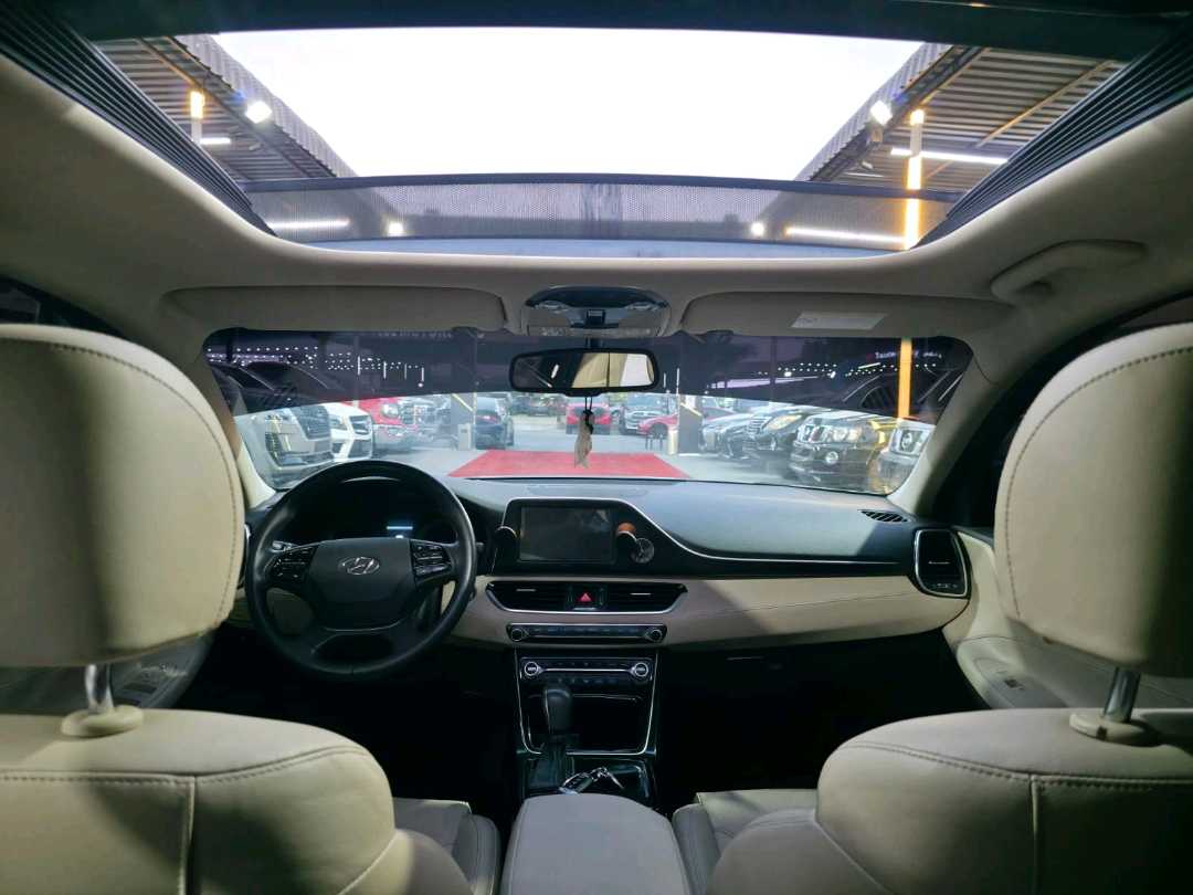 Car Image 2018 HYUNDAI AZERA 