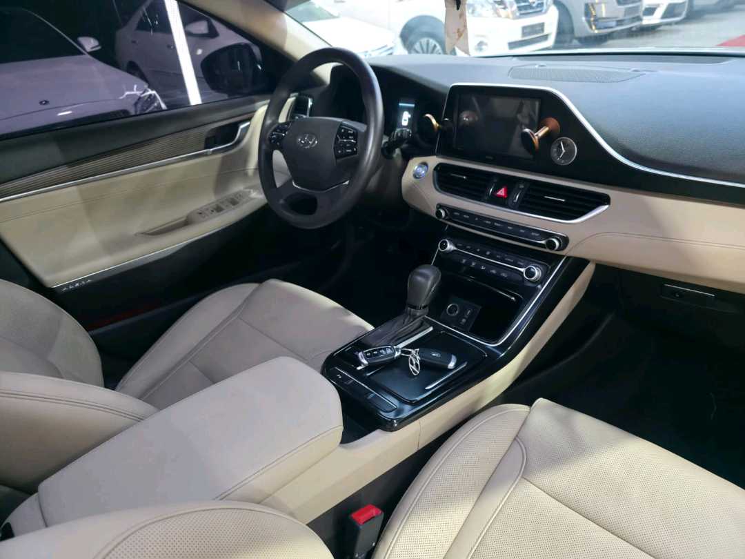 Car Image 2018 HYUNDAI AZERA 