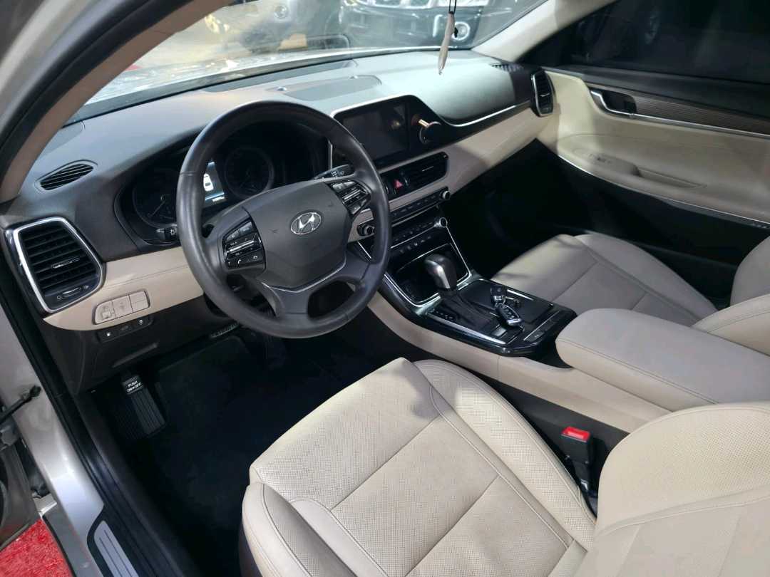 Car Image 2018 HYUNDAI AZERA 