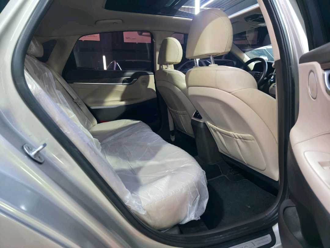 Car Image 2018 HYUNDAI AZERA 