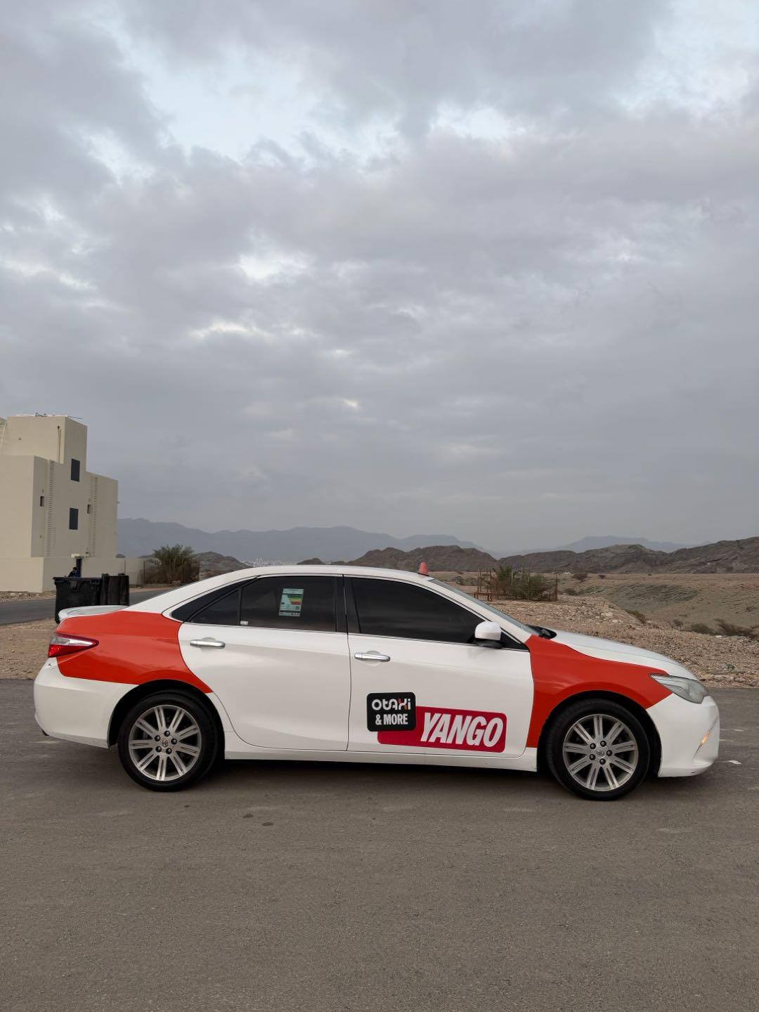 Car Image 2017 TOYOTA CAMRY GLE