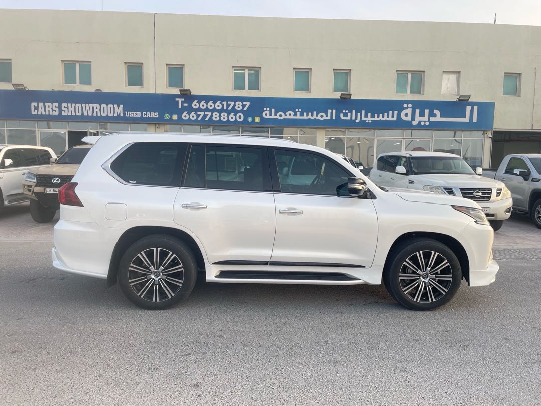 Car Image 2018 LEXUS LX 570