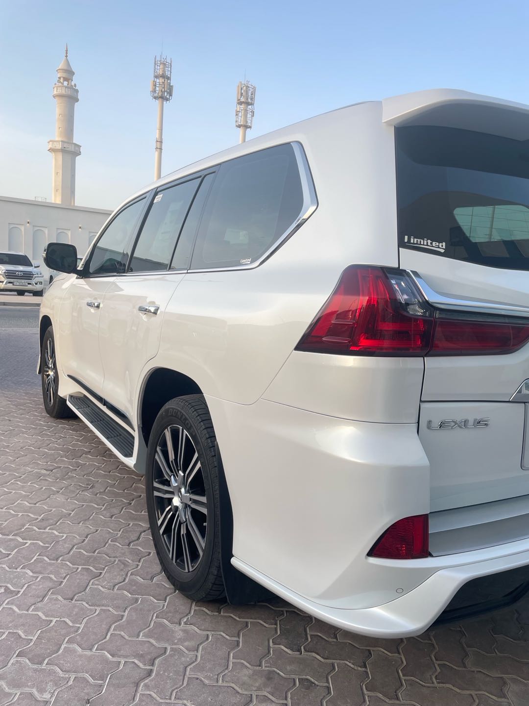Car Image 2018 LEXUS LX 570