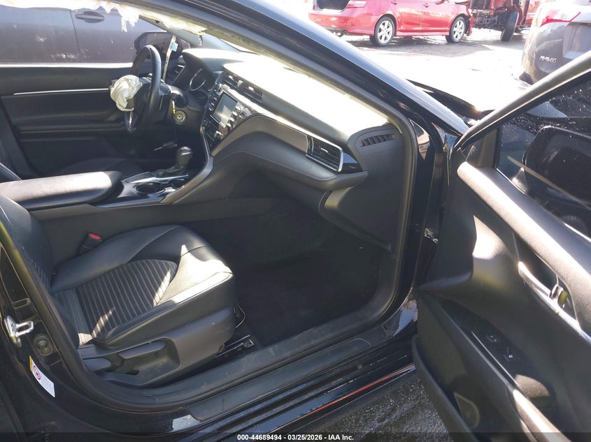 Car Image 2019 TOYOTA CAMRY