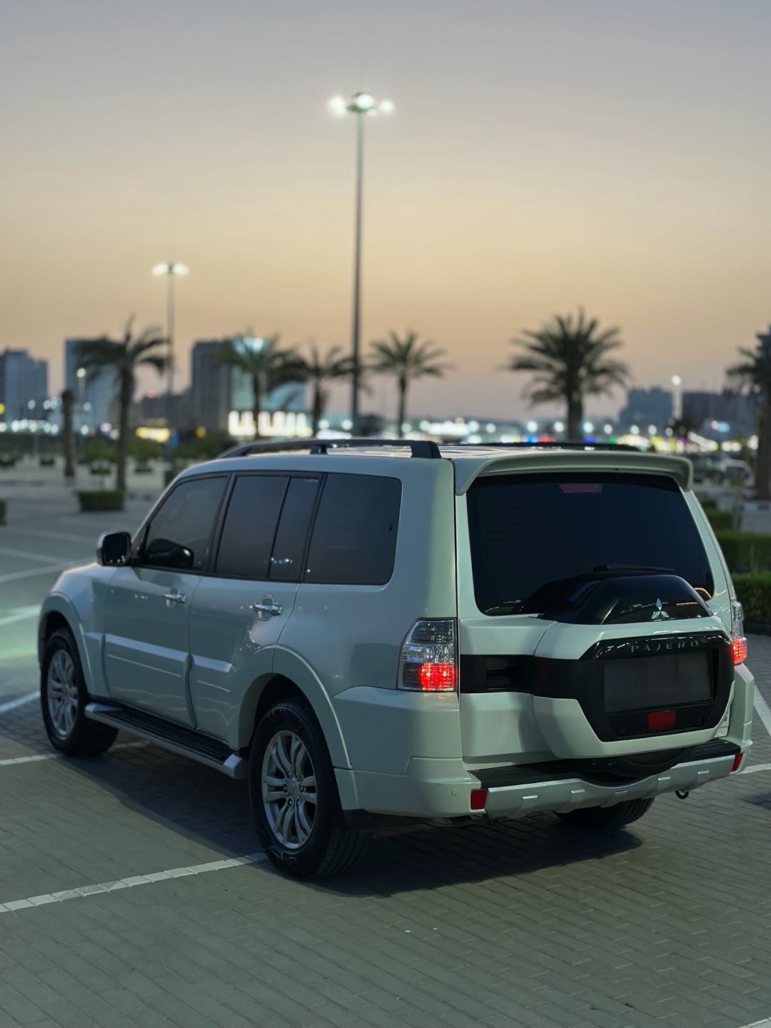 MITSUBISHI PAJERO 2017