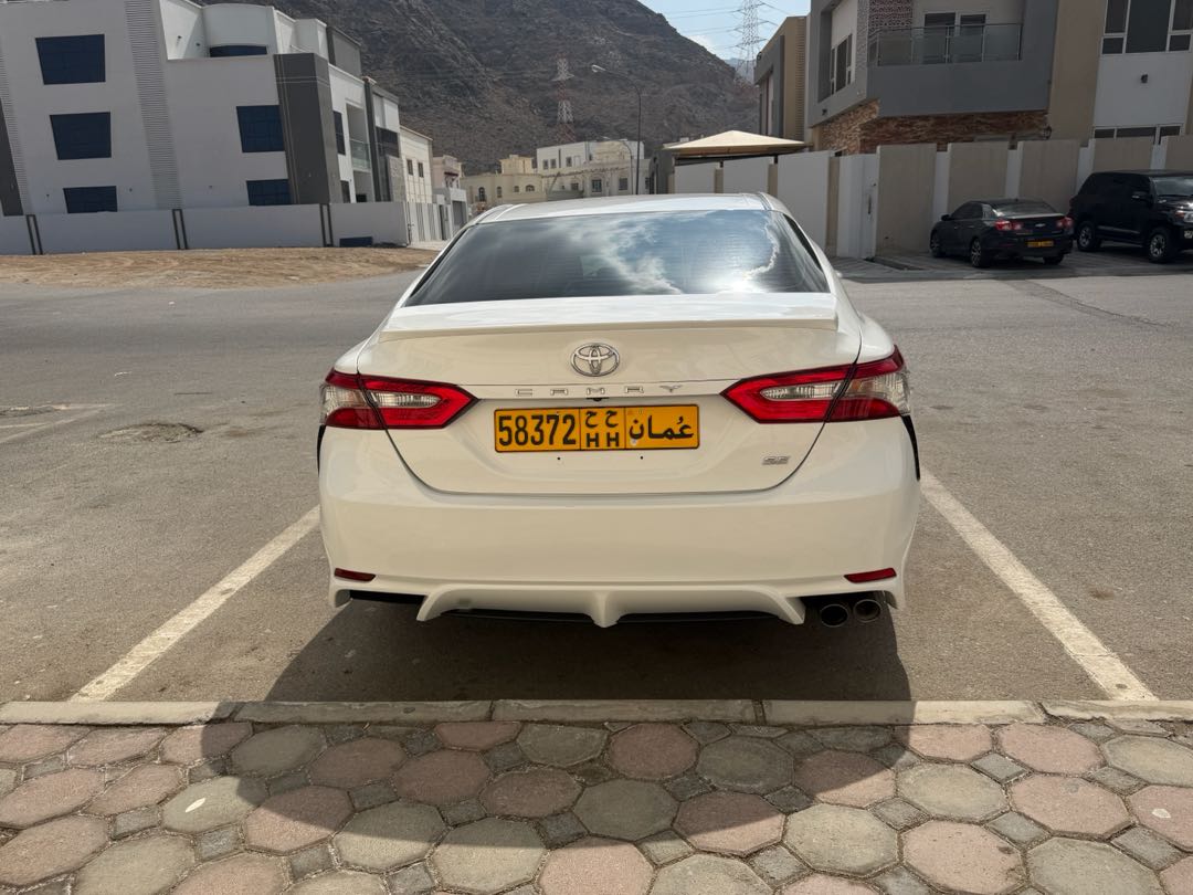 Car Image 2019 TOYOTA CAMRY SE