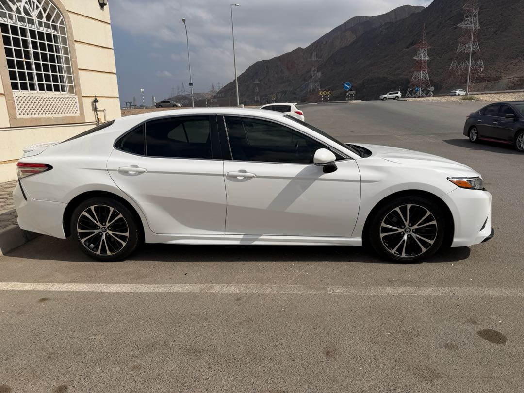 Car Image 2019 TOYOTA CAMRY SE