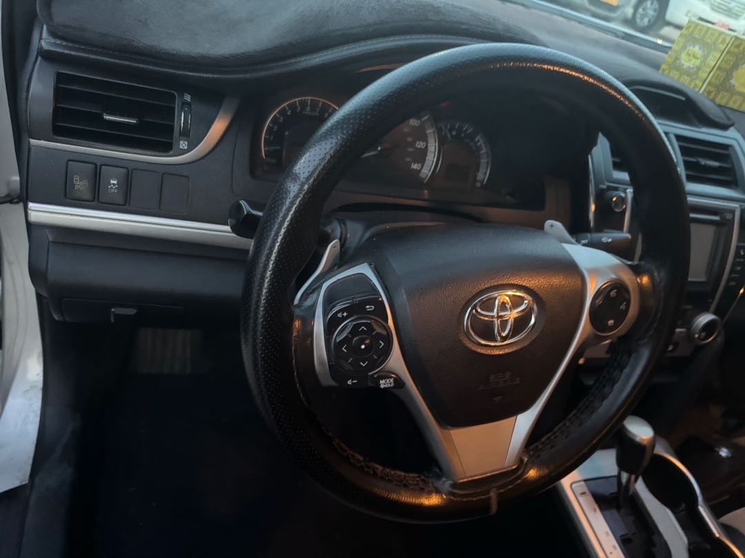 Car Image 2013 TOYOTA CAMRY SE