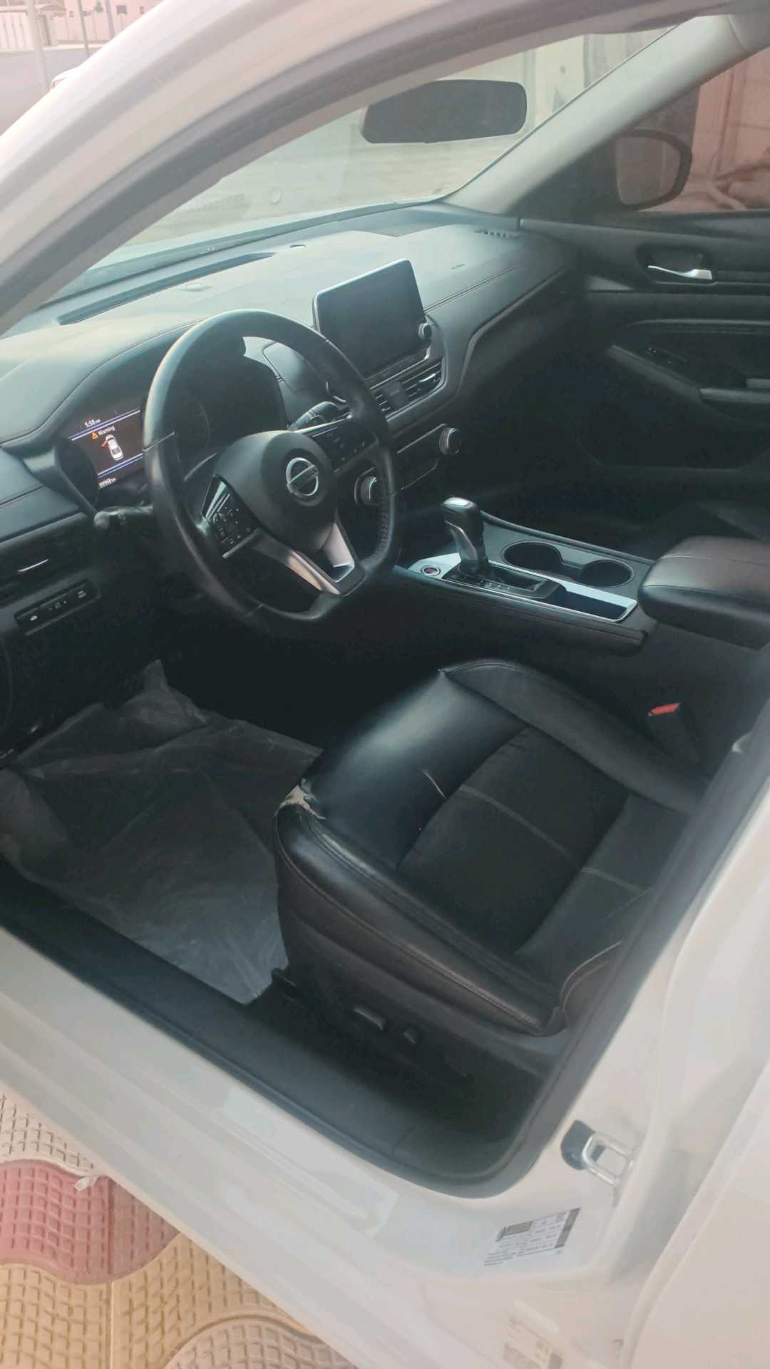 Car Image 2019 NISSAN ALTIMA SR