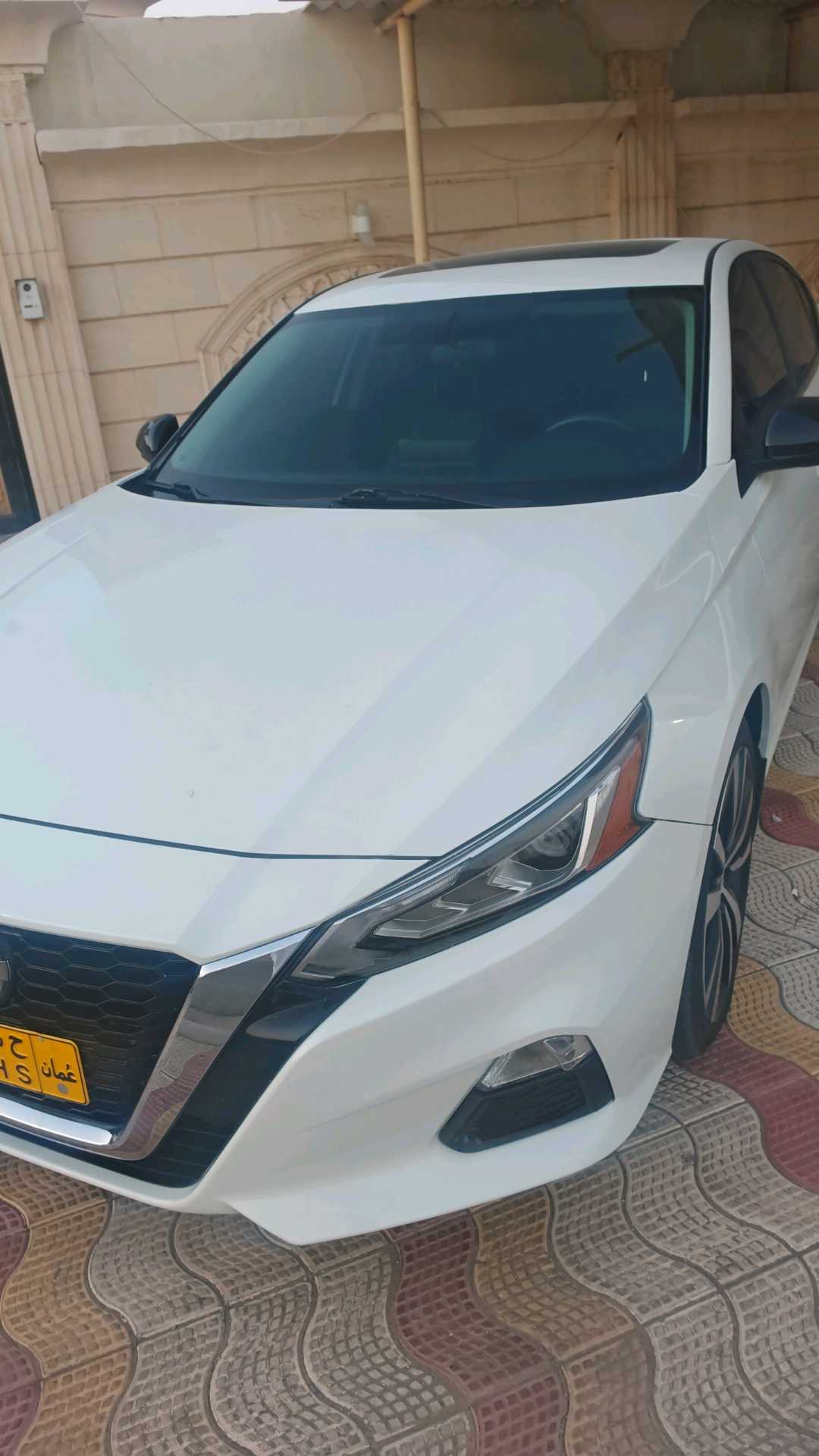 Car Image 2019 NISSAN ALTIMA SR