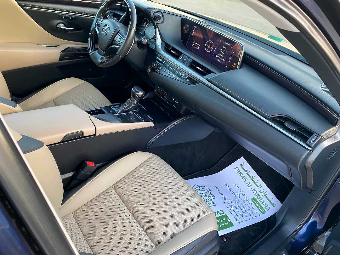 Car Image 2019 LEXUS ES 350