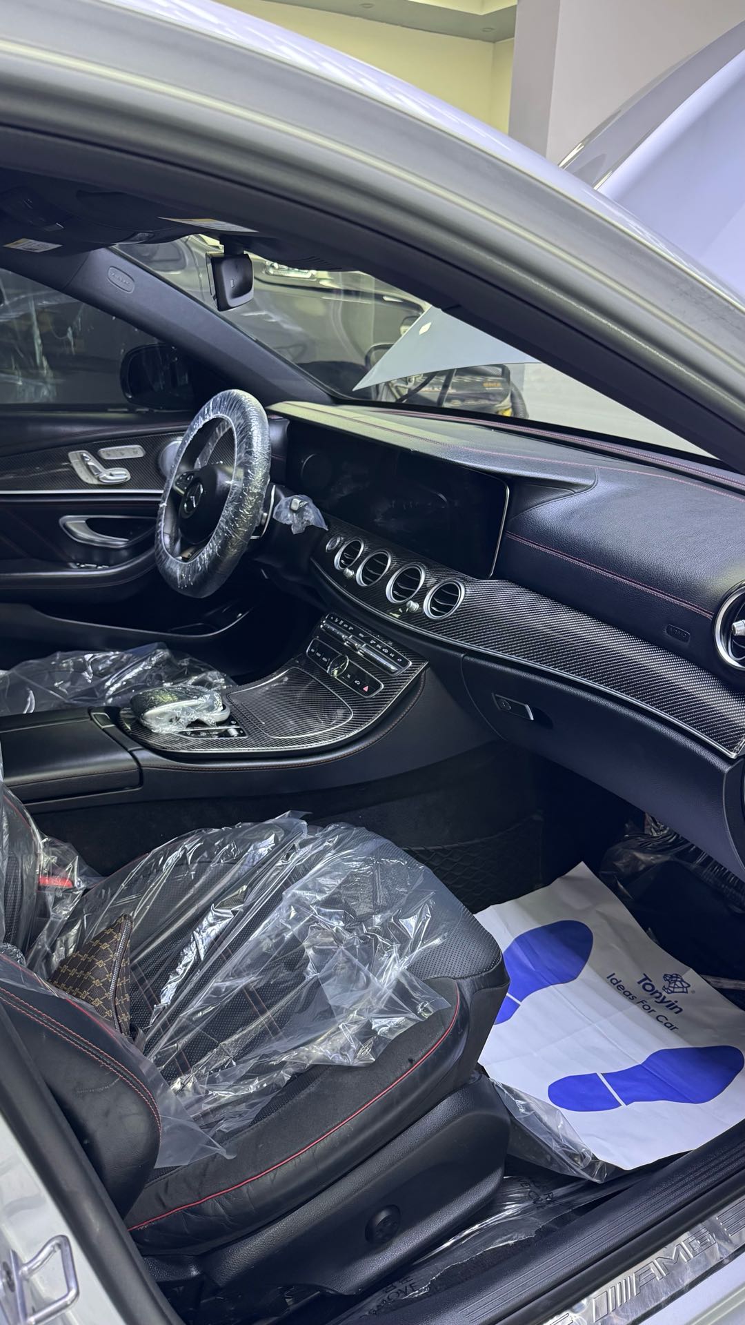 Car Image 2018 MERCEDES E Class E 43