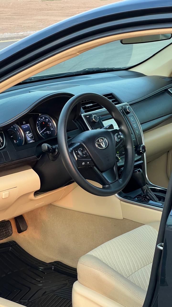 Car Image 2017 TOYOTA CAMRY LE