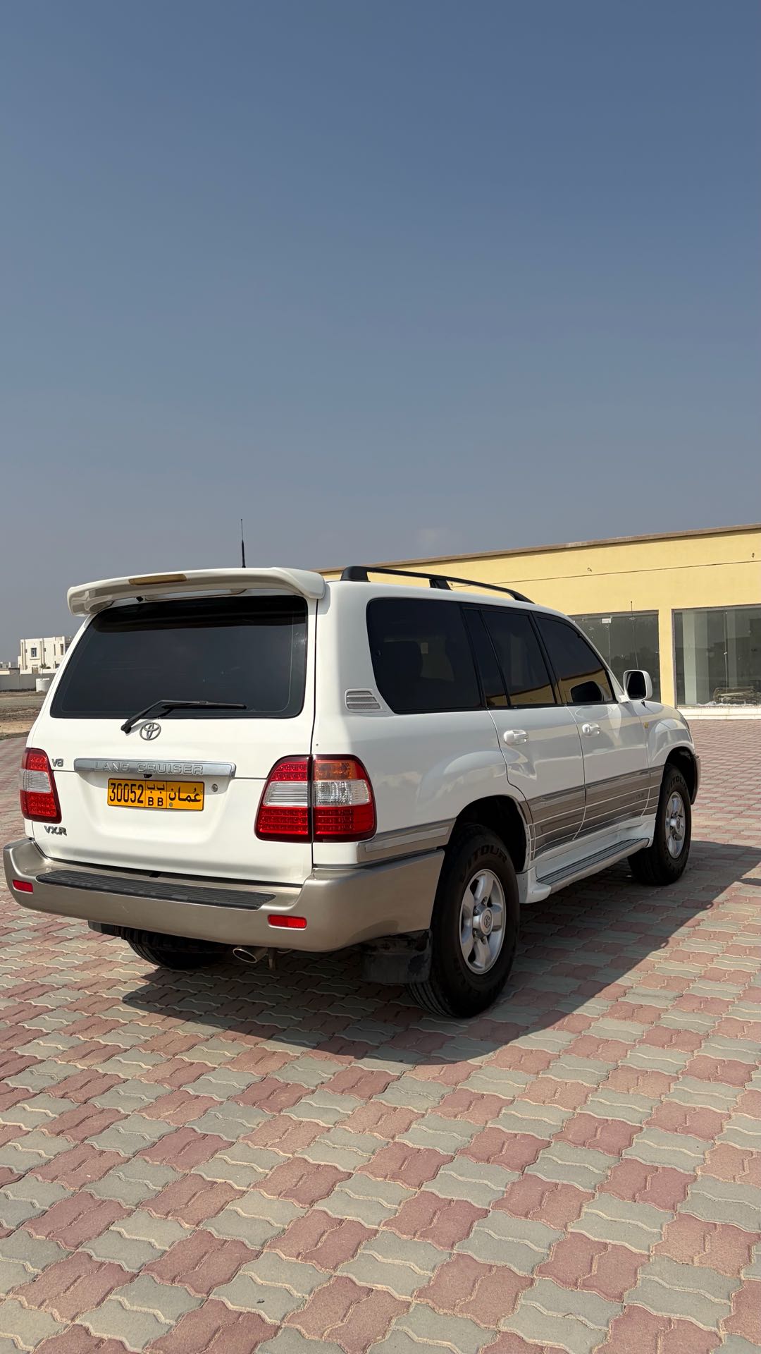 Car Image 1999 TOYOTA LAND CRUISER 