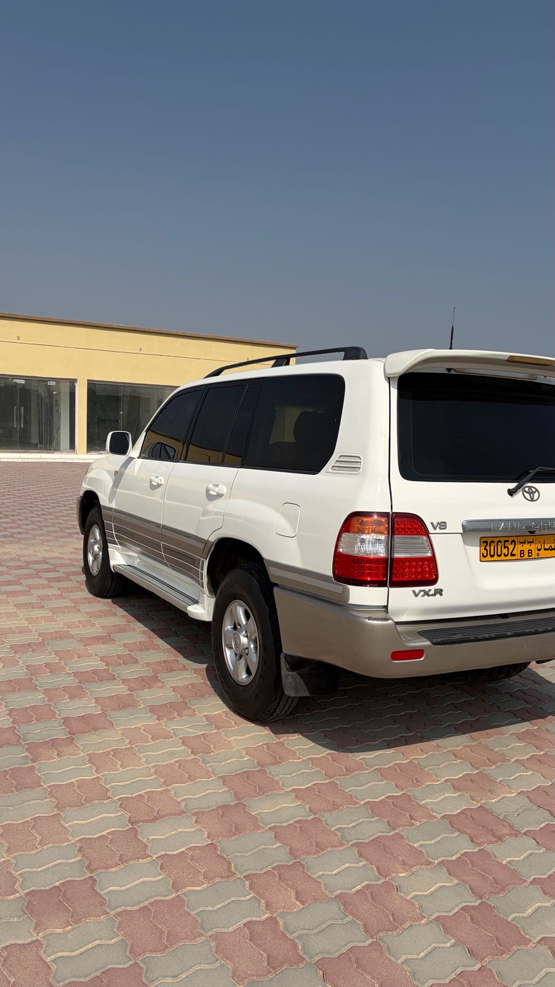 Car Image 1999 TOYOTA LAND CRUISER 