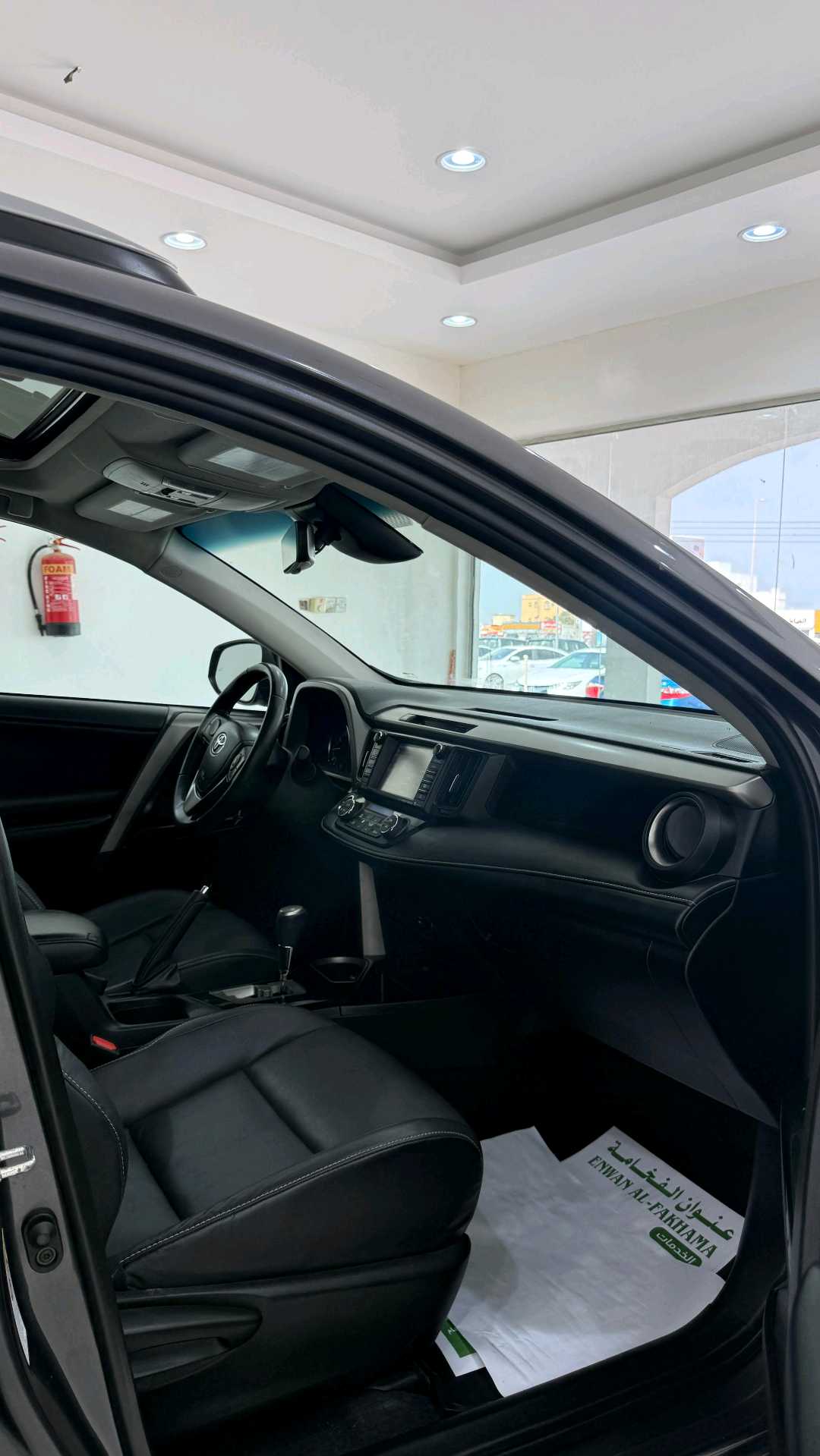 Car Image 2018 TOYOTA RAV4 LIMITED