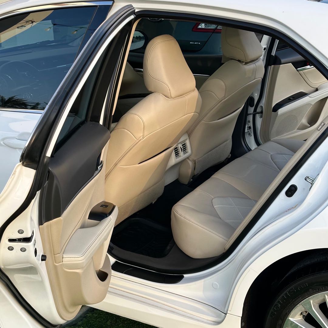 Car Image 2018 TOYOTA CAMRY XLE