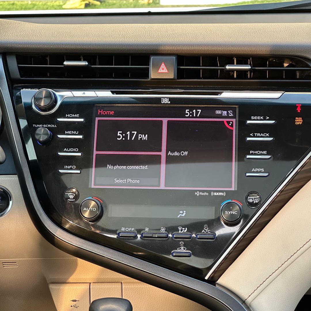 Car Image 2018 TOYOTA CAMRY XLE