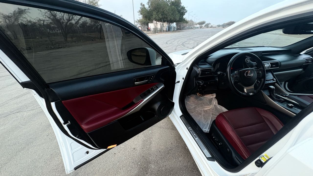Car Image 2018 LEXUS IS 300