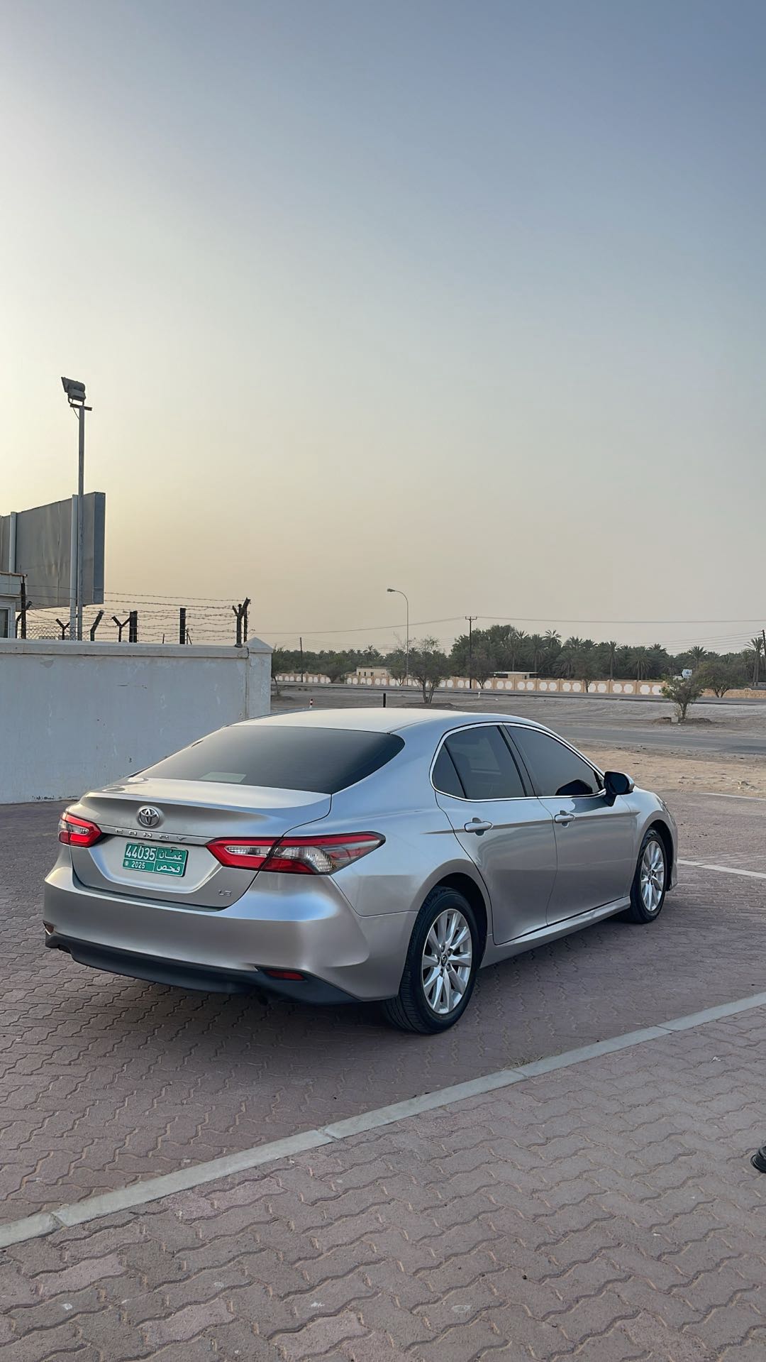Car Image 2018 TOYOTA CAMRY LE