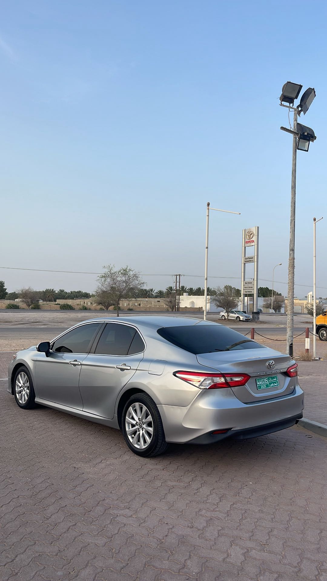 Car Image 2018 TOYOTA CAMRY LE