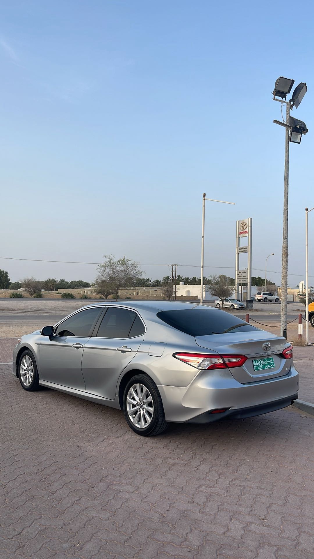Car Image 2018 TOYOTA CAMRY LE