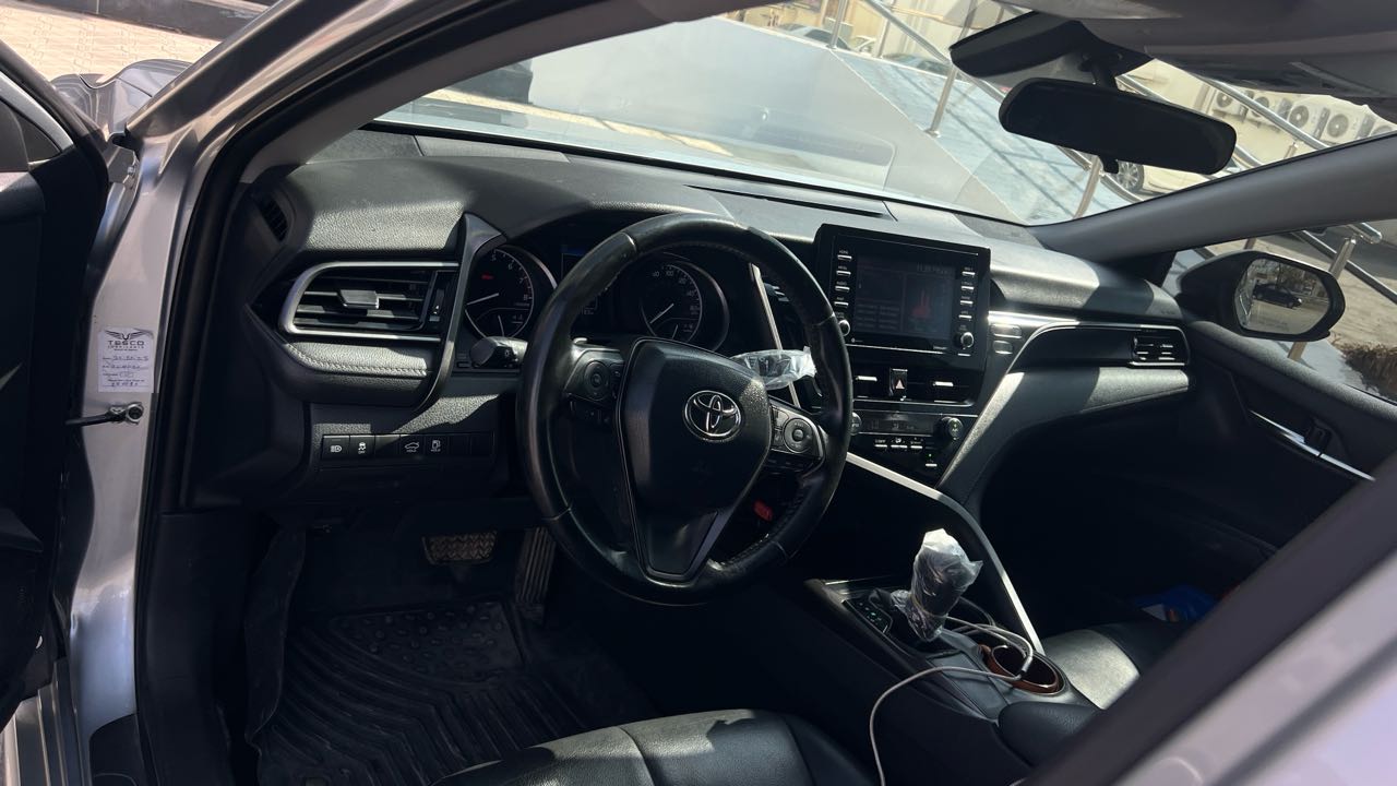 Car Image 2021 TOYOTA CAMRY SE