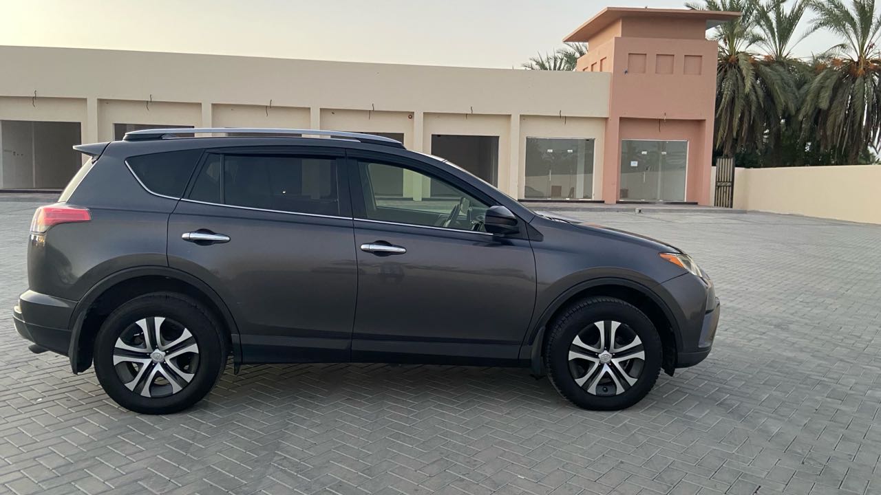 Car Image 2018 TOYOTA RAV4 SE