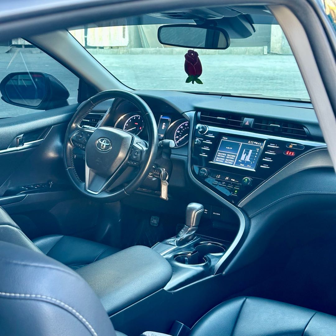 Car Image 2019 TOYOTA CAMRY SE