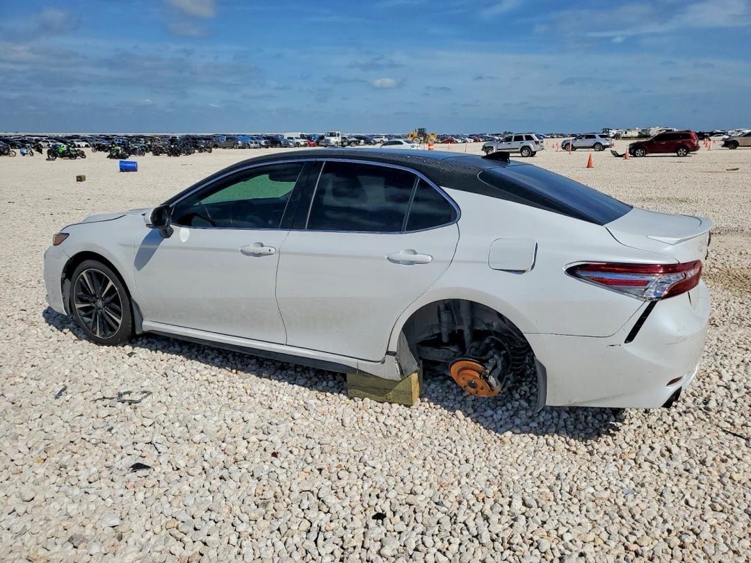 Car Image 2019 TOYOTA CAMRY