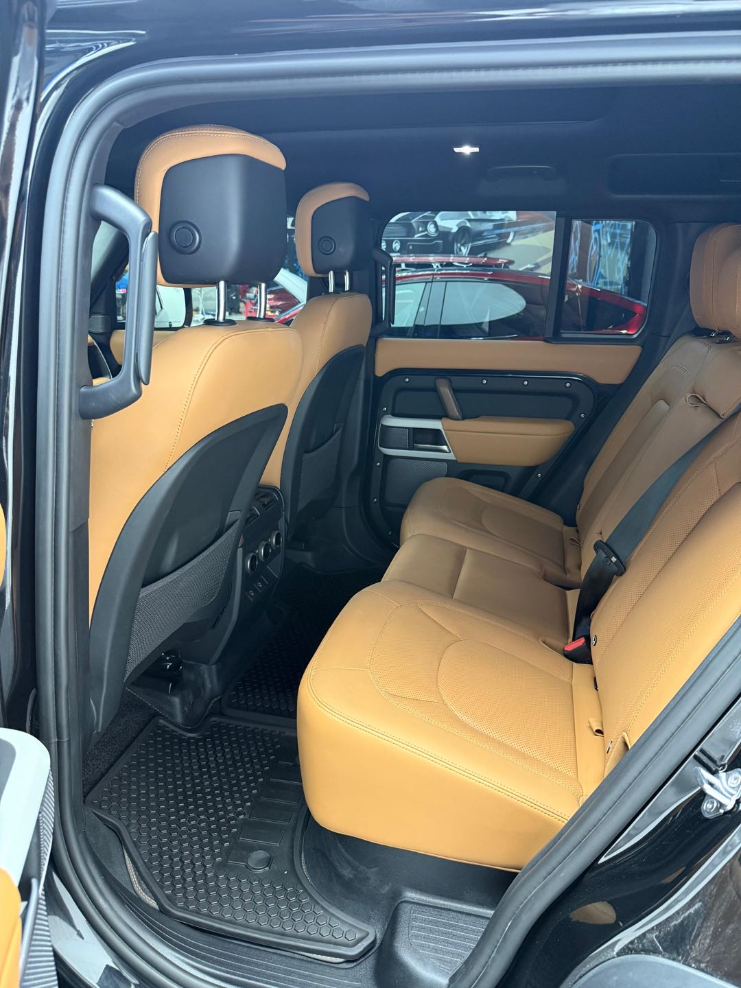 Car Image 2024 LAND ROVER DEFENDER 