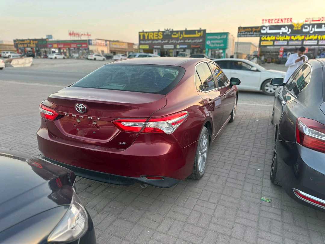 Car Image 2018 TOYOTA CAMRY LE