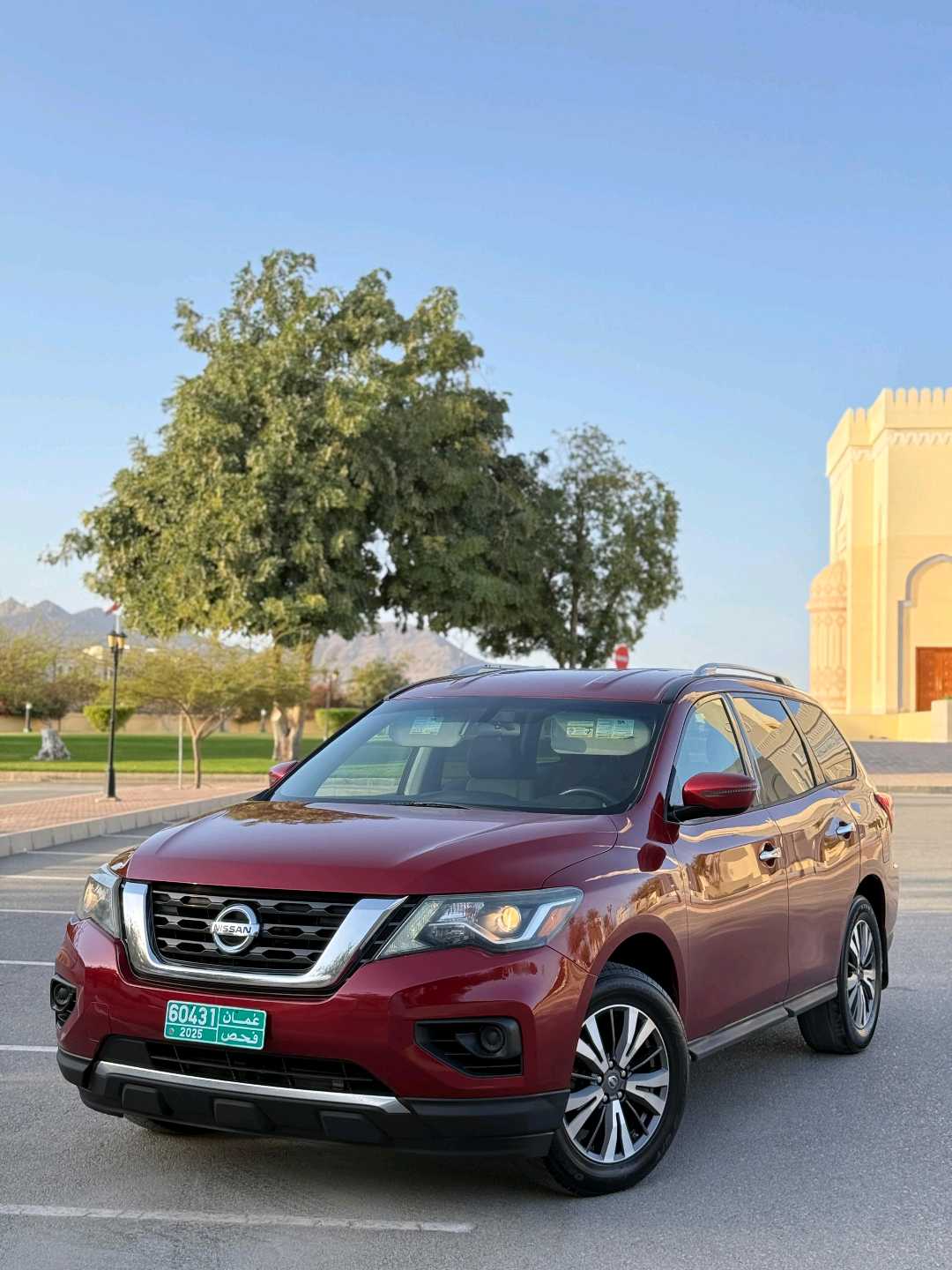 Car Image 2017 NISSAN PATHFINDER SL