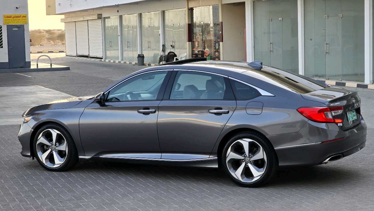 Car Image 2018 HONDA ACCORD TOURING