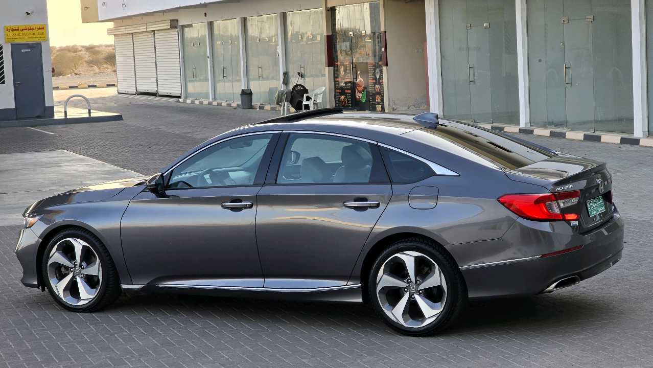 Car Image 2018 HONDA ACCORD TOURING