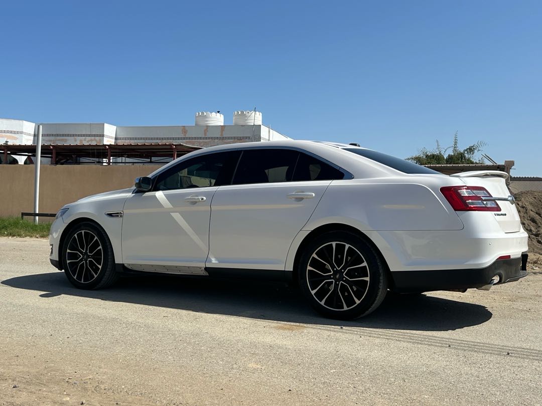 Car Image 2018 FORD TAURUS Limited