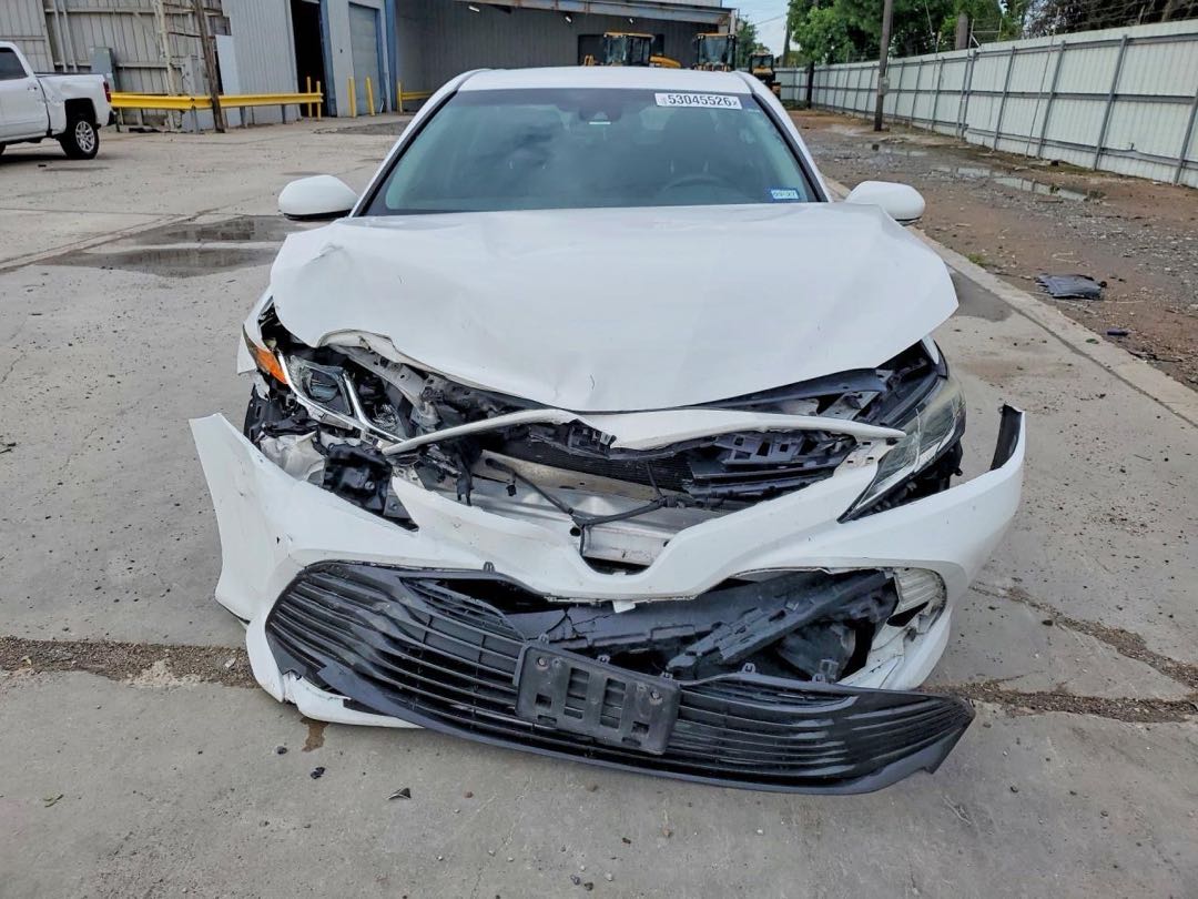 Car Image 2018 TOYOTA CAMRY