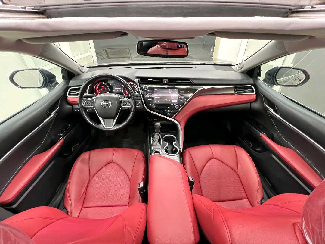 Car Image 2018 TOYOTA CAMRY XSE