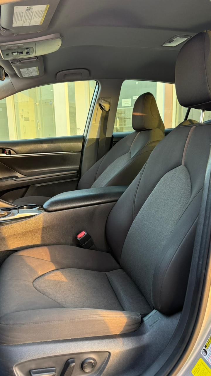 Car Image 2020 TOYOTA CAMRY LE