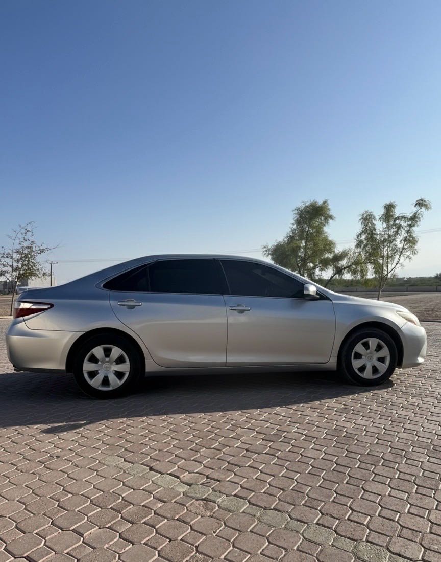 Car Image 2016 TOYOTA CAMRY LE