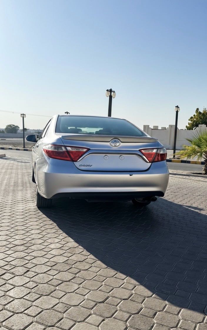 Car Image 2016 TOYOTA CAMRY LE