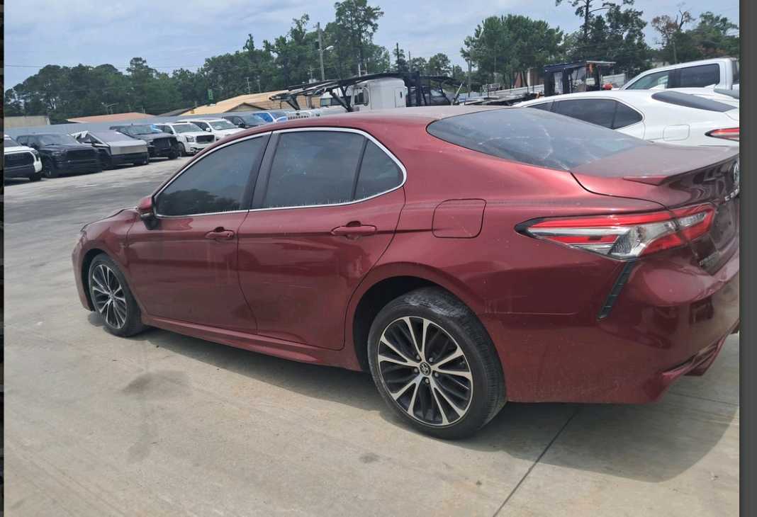 Car Image 2018 TOYOTA CAMRY