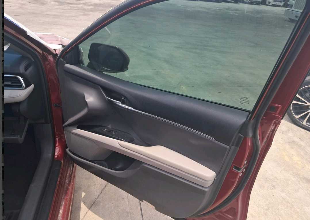 Car Image 2018 TOYOTA CAMRY