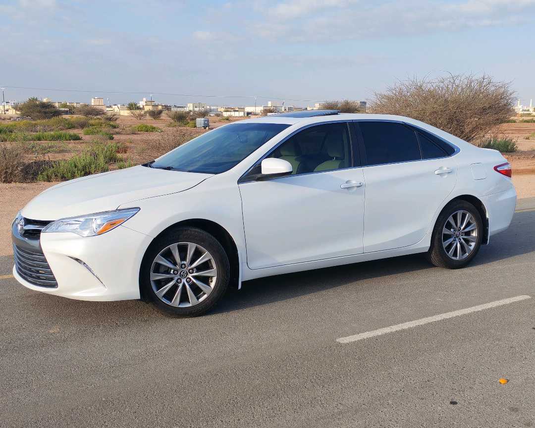 Car Image 2017 TOYOTA CAMRY XLE
