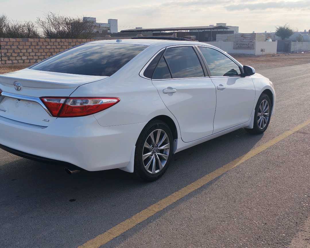Car Image 2017 TOYOTA CAMRY XLE