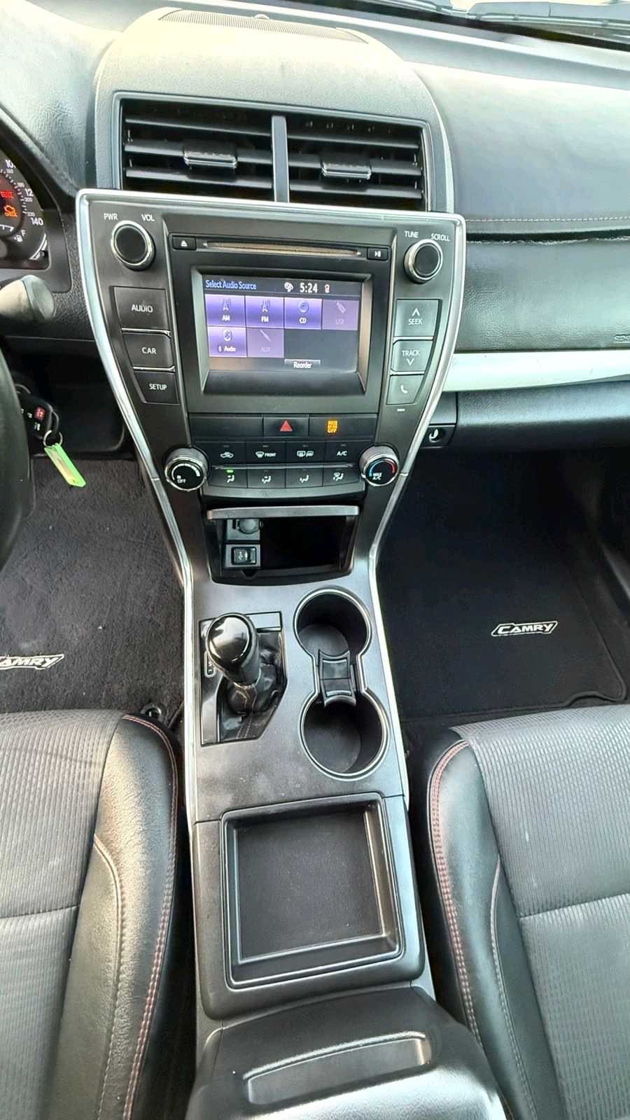 Car Image 2017 TOYOTA CAMRY SE
